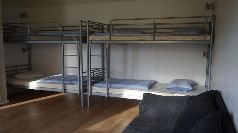 Två våningssängar och en soffa