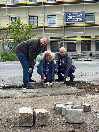 symbolisk stenläggning i centrum